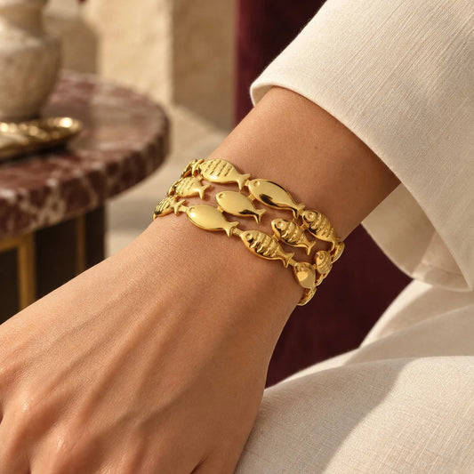 The Shoal Gold Fish Sculpted Wide Cuff Bangle spec image - inner diameter 6.21cm, band width 1.55cm, length 16.0cm, weight 15.0g, warm gold openwork fish cuff