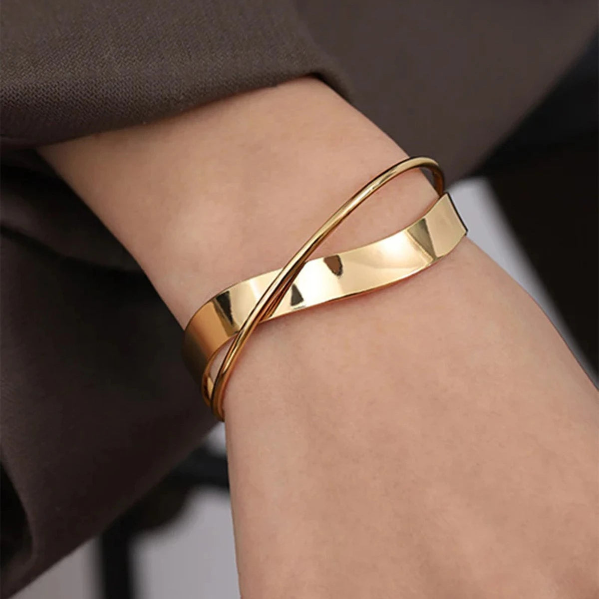 De "Aura" saffieren baguette & gouden kraal splitarmband