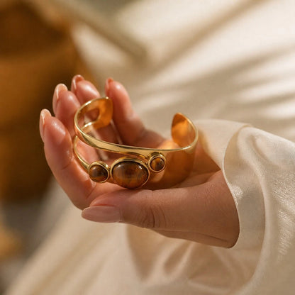 De "Aura" saffieren baguette & gouden kraal splitarmband